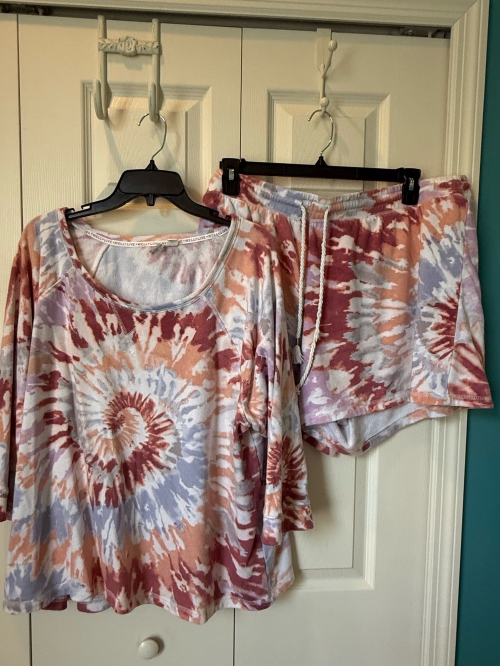 # Women's 2X Tie-Dye Lounge Set - Multicolor Pastel Pullover & Drawstring Shorts